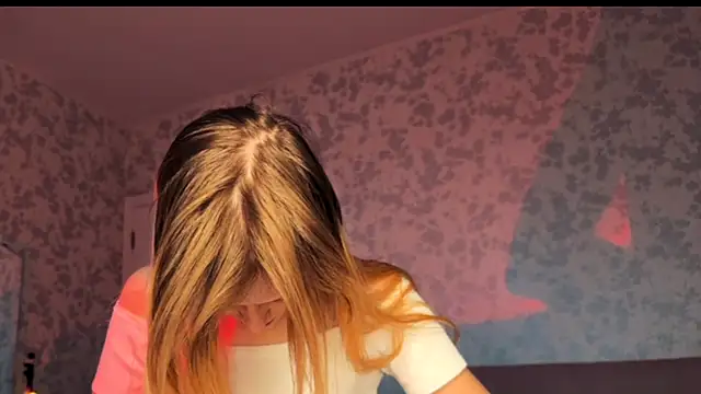 Snapshot of Evvie_Summn1 chatting on December 2, 6:19 am Evvie Summn1 online show from December 2, 6:19 am