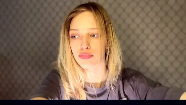 Snapshot of Evvie_Summn1 chatting on December 20, 9:49 am Evvie Summn1 online show from December 20, 9:49 am