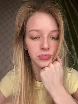 Snapshot of Evvie_Summn1 chatting on February 1, 2:37 pm Evvie Summn1 online show from February 1, 2:37 pm