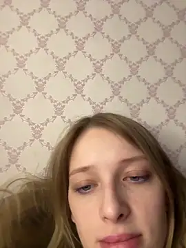 Snapshot of Evvie_Summn1 chatting on February 28, 5:14 pm Evvie Summn1 online show from February 28, 5:14 pm