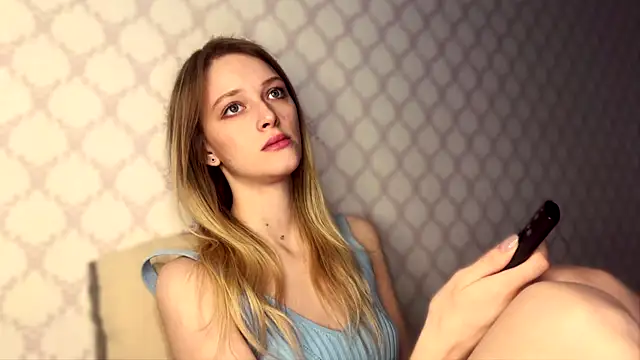 Snapshot of Evvie_Summn1 chatting on March 2, 7:15 am Evvie Summn1 online show from March 2, 7:15 am