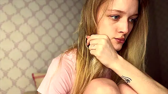 Snapshot of Evvie_Summn1 chatting on March 29, 2:39 pm Evvie Summn1 online show from March 29, 2:39 pm