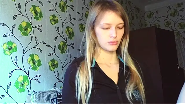 Snapshot of Evvie_Summn1 chatting on June 5, 6:42 am Evvie Summn1 online show from June 5, 6:42 am