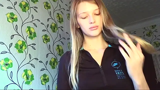 Snapshot of Evvie_Summn1 chatting on June 5, 6:52 am Evvie Summn1 online show from June 5, 6:52 am