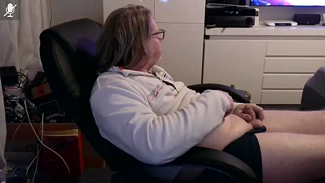 VSteph online show from December 17, 9:21 pm