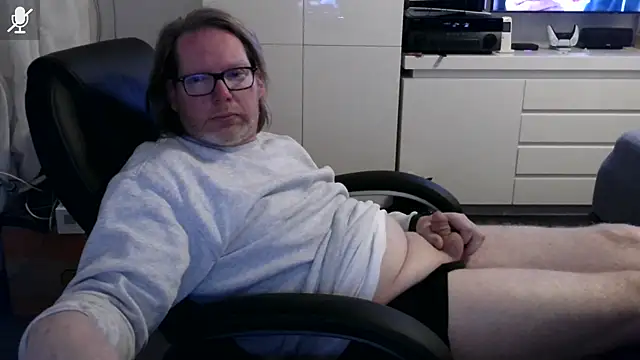 Snapshot of VSteph chatting on April 8, 9:26 pm VSteph online show from April 8, 9:26 pm