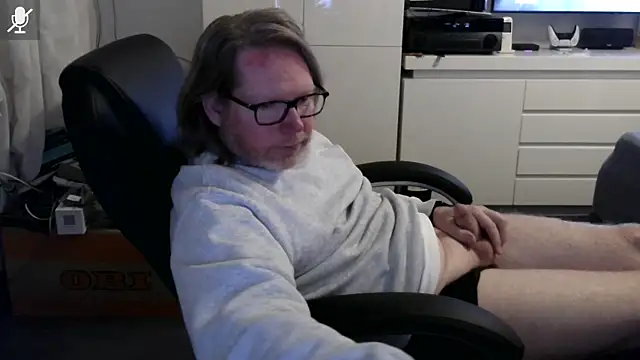Snapshot of VSteph chatting on April 9, 10:26 pm VSteph online show from April 9, 10:26 pm