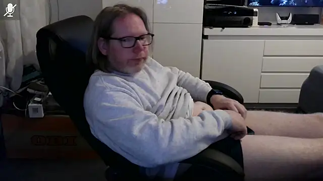 Snapshot of VSteph chatting on April 10, 9:52 pm VSteph online show from April 10, 9:52 pm