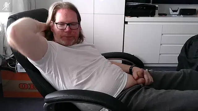 Snapshot of VSteph chatting on April 12, 2:11 pm VSteph online show from April 12, 2:11 pm