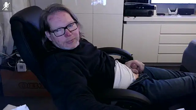 Snapshot of VSteph chatting on April 14, 8:15 pm VSteph online show from April 14, 8:15 pm