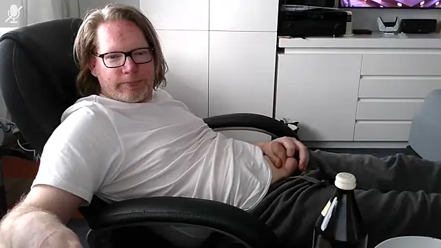 Snapshot of VSteph chatting on April 18, 2:21 pm VSteph online show from April 18, 2:21 pm