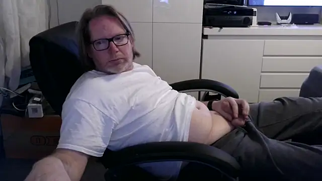 Snapshot of VSteph chatting on April 19, 10:01 pm VSteph online show from April 19, 10:01 pm
