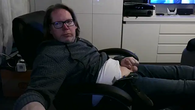 Snapshot of VSteph chatting on April 25, 7:55 pm VSteph online show from April 25, 7:55 pm