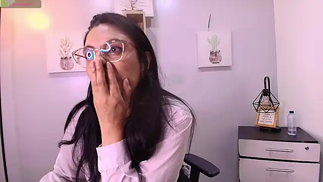 Snapshot of Zuzana21 chatting on April 16, 12:39 pm Zuzana21 online show from April 16, 12:39 pm