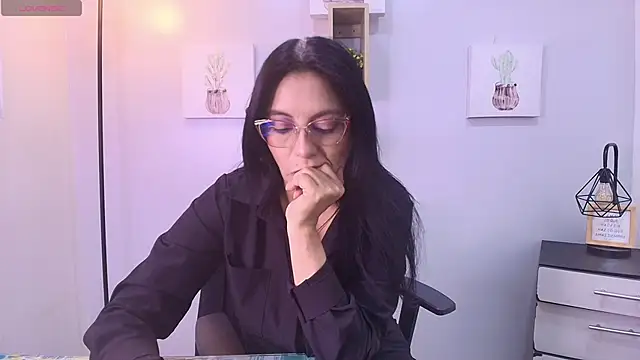 Snapshot of Zuzana21 chatting on April 22, 1:01 pm Zuzana21 online show from April 22, 1:01 pm