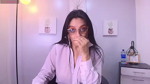 Snapshot of Zuzana21 chatting on April 28, 1:05 pm Zuzana21 online show from April 28, 1:05 pm