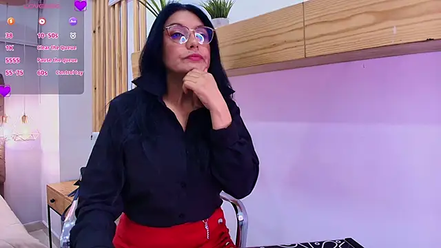 Snapshot of Zuzana21 chatting on May 14, 12:45 pm Zuzana21 online show from May 14, 12:45 pm