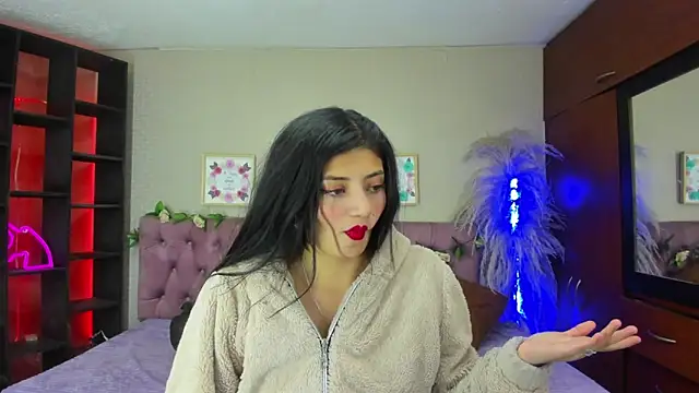 Snapshot of Lia_Keen chatting on December 9, 8:01 pm Lia Keen online show from December 9, 8:01 pm