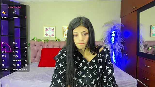 Snapshot of Lia_Keen chatting on December 10, 8:05 pm Lia Keen online show from December 10, 8:05 pm