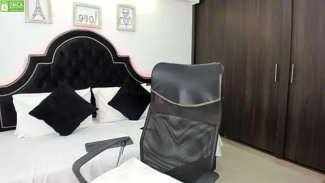 MaxxiCruz online show from January 17, 1:35 pm