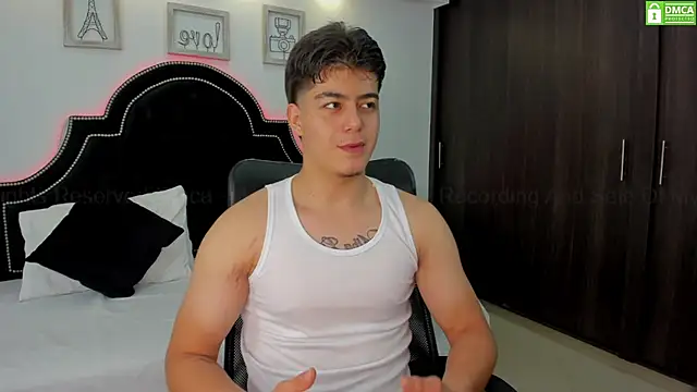 MaxxiCruz online show from March 11, 1:37 am