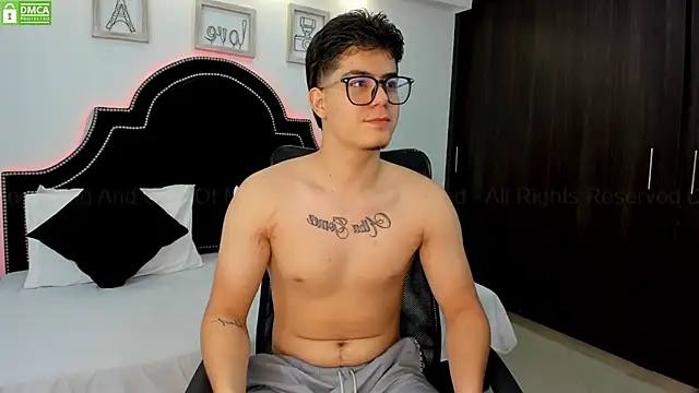 MaxxiCruz online show from March 21, 1:45 am