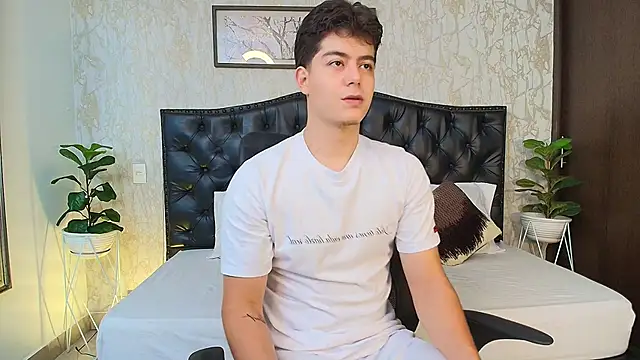 MaxxiCruz online show from September 28, 3:23 am