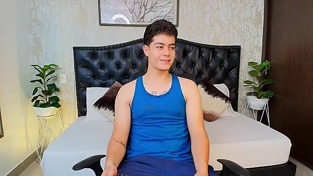 MaxxiCruz online show from September 30, 3:33 am