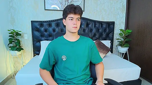 MaxxiCruz online show from October 5, 3:49 am