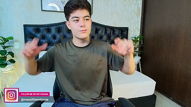 MaxxiCruz online show from October 14, 3:29 am