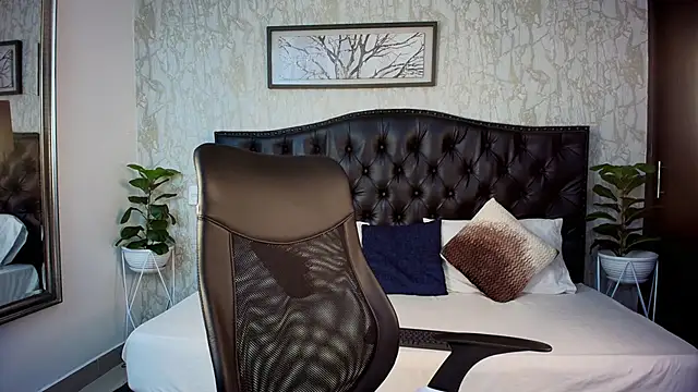 MaxxiCruz online show from October 23, 4:01 am