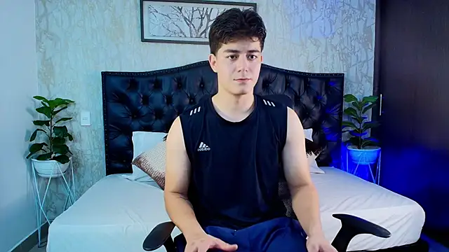 MaxxiCruz online show from October 25, 4:42 am