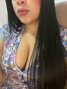 debiigg online show from February 4, 8:28 pm