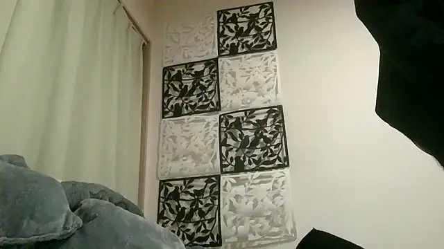 Snapshot of UKI06 chatting on March 6, 1:35 pm UKI06 online show from March 6, 1:35 pm