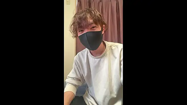 Snapshot of UKI06 chatting on April 2, 7:28 am UKI06 online show from April 2, 7:28 am