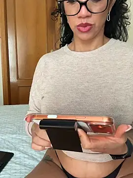 Snapshot of soli-lov chatting on February 18, 2:35 pm soli-lov online show from February 18, 2:35 pm