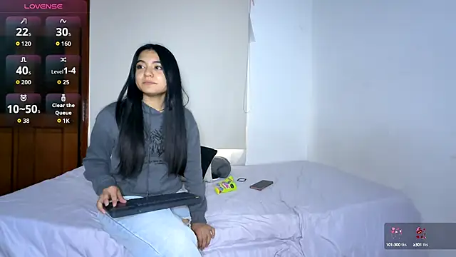 Gabby and Alice online show from October 6, 9:12 pm