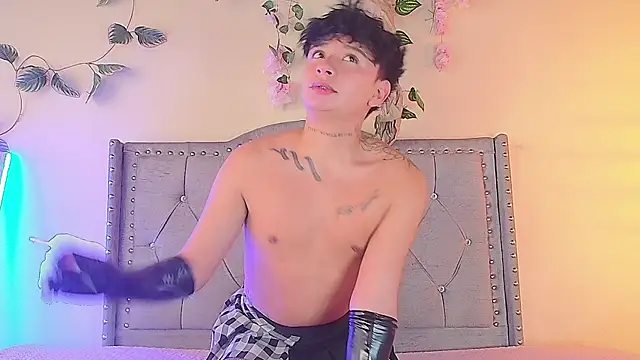 Snapshot of daimond_01 chatting on January 8, 7:16 pm daimond 01 online show from January 8, 7:16 pm