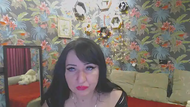 Snapshot of SusanLaNice chatting on December 11, 10:16 pm SusanLaNice online show from December 11, 10:16 pm