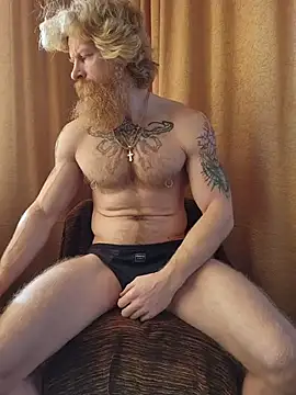 Snapshot of Gingerbeard40 chatting on February 15, 6:21 am Gingerbeard40 online show from February 15, 6:21 am