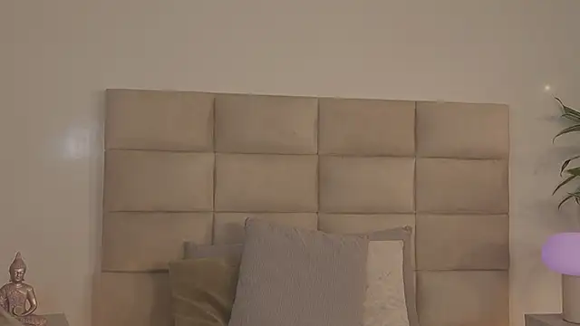 emma brooks1 online show from February 6, 9:18 pm