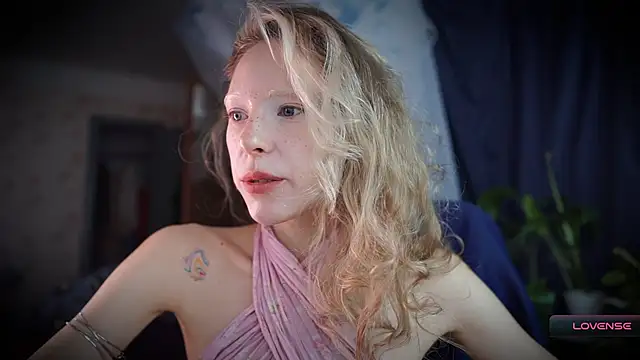 Snapshot of _Phantom_thread_ chatting on November 24, 9:20 am Phantom thread online show from November 24, 9:20 am