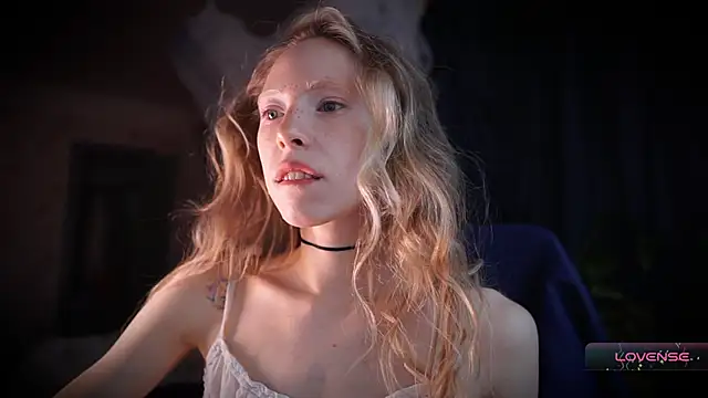 Snapshot of _Phantom_thread_ chatting on December 3, 10:24 am Phantom thread online show from December 3, 10:24 am