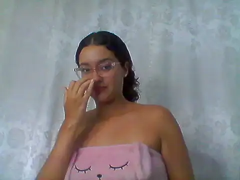 Snapshot of Oreo_111 chatting on April 14, 3:01 am Oreo 111 online show from April 14, 3:01 am