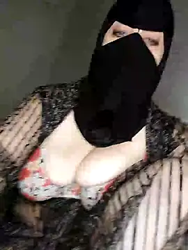 Snapshot of -Arab_milf- chatting on December 4, 4:32 am -Arab milf- online show from December 4, 4:32 am