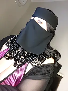 Snapshot of -Arab_milf- chatting on January 29, 9:23 am -Arab milf- online show from January 29, 9:23 am
