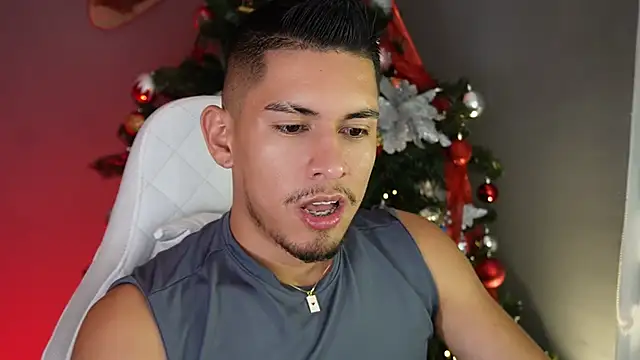 Aaronfox x online show from December 12, 5:42 am