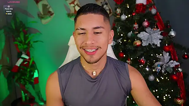 Aaronfox x online show from December 27, 2:47 am