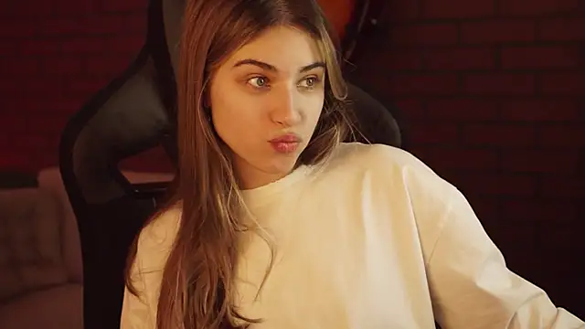 EllieCutes online show from February 17, 8:41 am