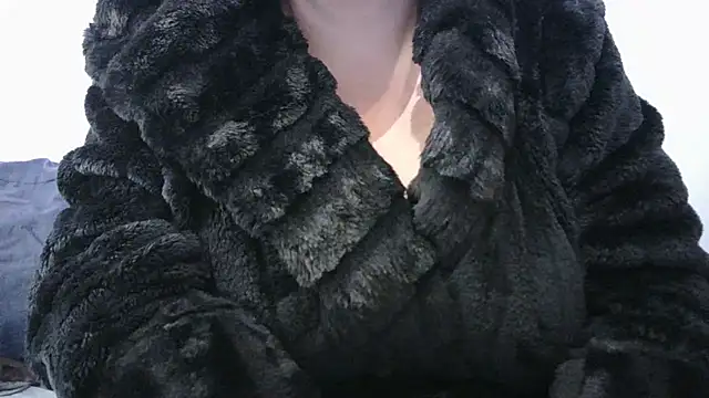 Snapshot of busty-bella1 chatting on September 29, 9:25 am busty-bella1 online show from September 29, 9:25 am